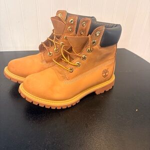 Timberland 6” Inch Premium Women’s Size 6.5 W Boots Nubuck Wheat Lace up Boots